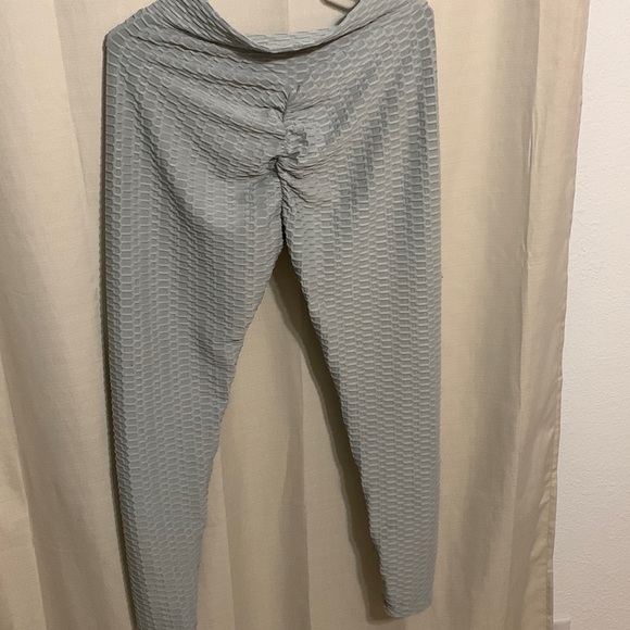 TikTok leggings! Will make your butt look even better! - Picture 1 of 4